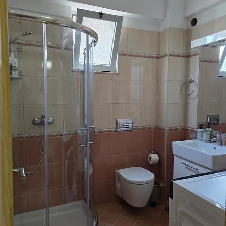 Comfortable * Sarandë